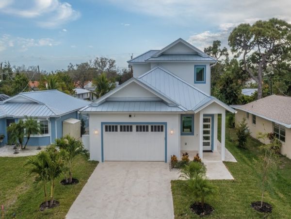 Luxury 4-Bedroom Home Near Vanderbilt Beach in Naples